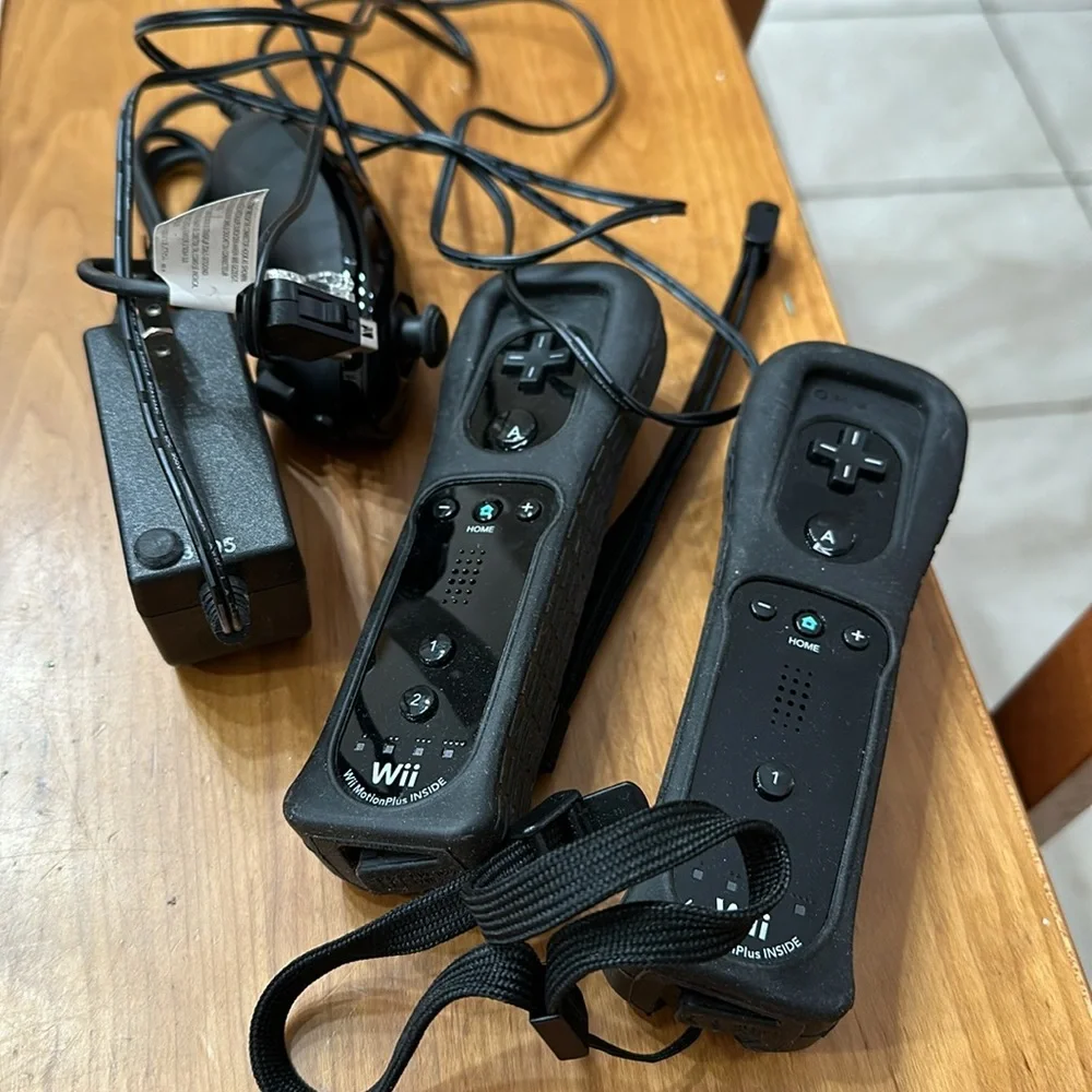 Nintendo Wii black w 2 remotes and 7 games.6 games in cases 1 has no case.
